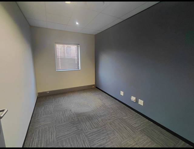 148M² OFFICE TO LET IN FOURWAYS GARDENS